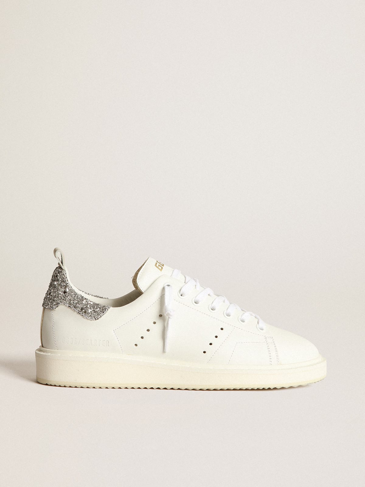 Köp Golden Goose Starter sneakers in white leather with silver glitter ...